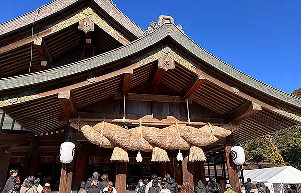 出雲大社拝殿の大しめ縄