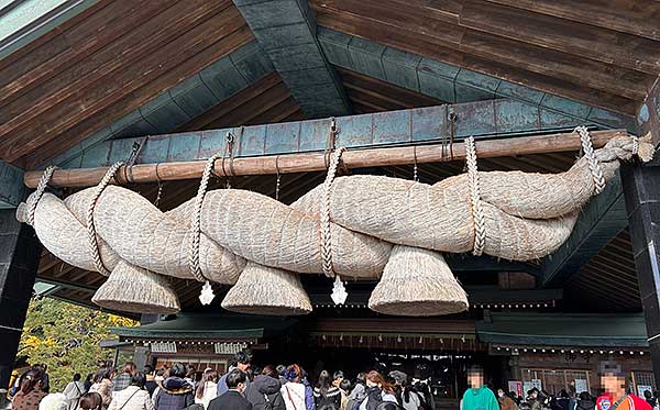 出雲大社神楽殿の大しめ縄